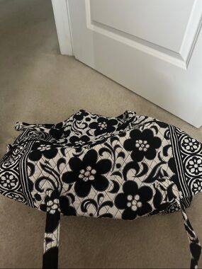 Vera Bradley Black & White Quilted Floral Mini Bag
